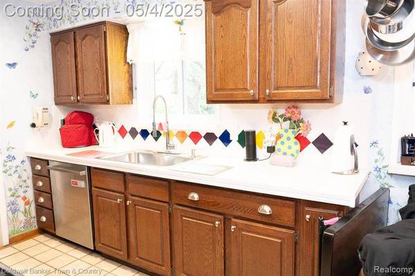 30445 JEANINE Street, Livonia, MI 48152