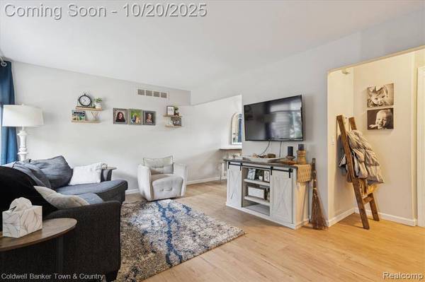 616 Rickett Road 124, Brighton, MI 48116