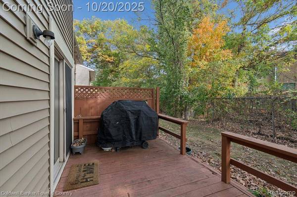 616 Rickett Road 124, Brighton, MI 48116