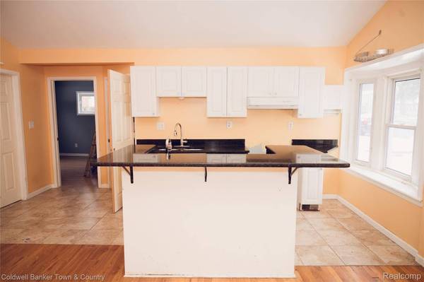 1733 WESTWOOD DR, Troy, MI 48083