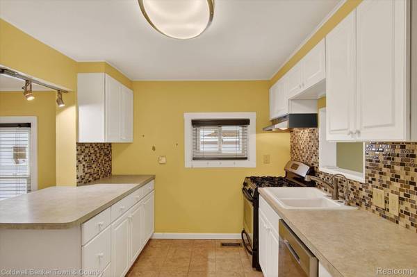 415 Putnam ST, Pinckney, MI 48169