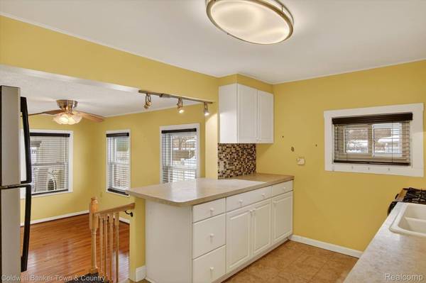 415 Putnam ST, Pinckney, MI 48169