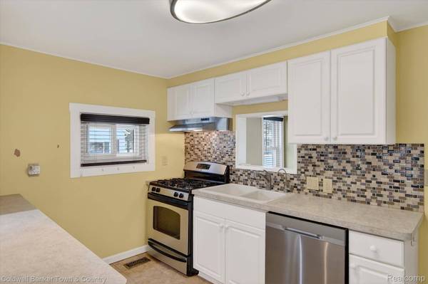 415 Putnam ST, Pinckney, MI 48169