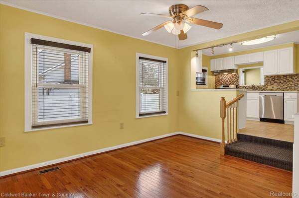 415 Putnam ST, Pinckney, MI 48169