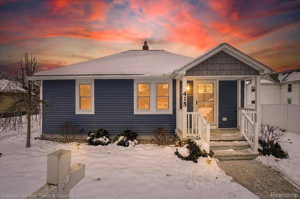 415 Putnam ST, Pinckney, MI 48169