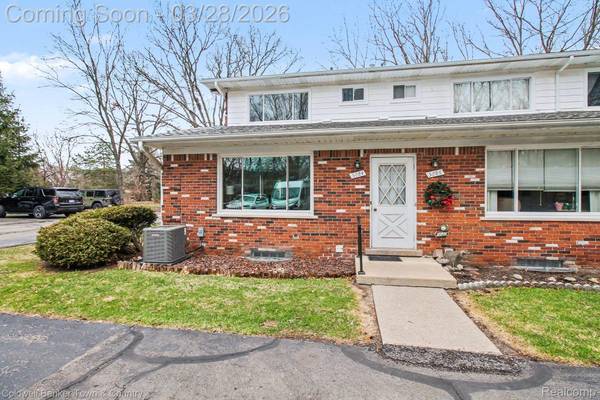 5084 Kintyre LN, Brighton, MI 48116