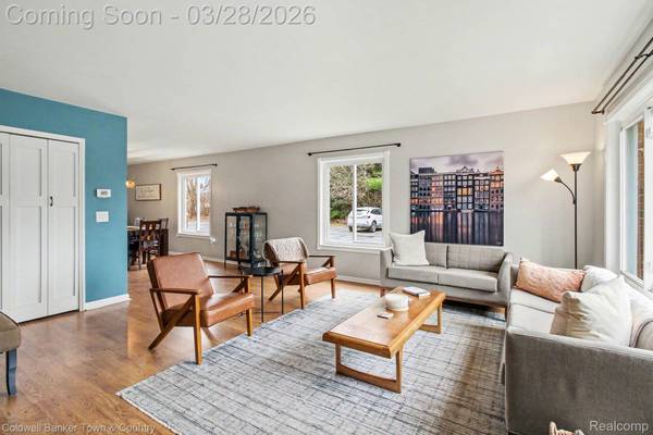 5084 Kintyre LN, Brighton, MI 48116