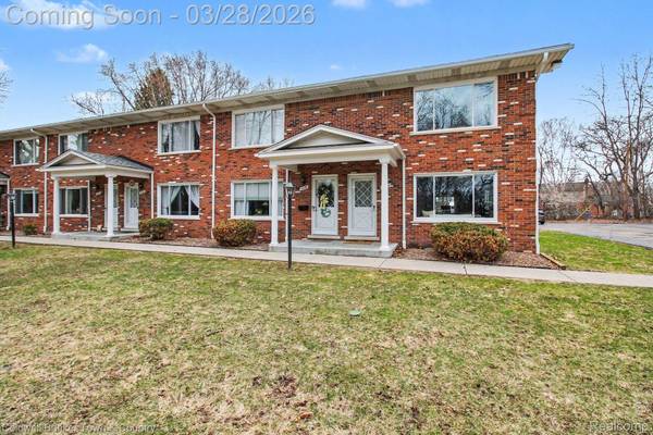 5084 Kintyre LN, Brighton, MI 48116