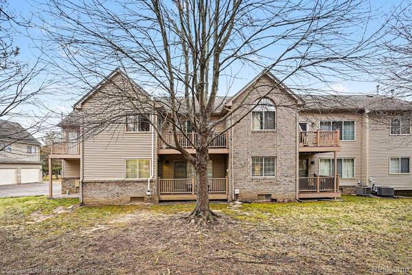 716 S Milford RD, Milford Village, MI 48381