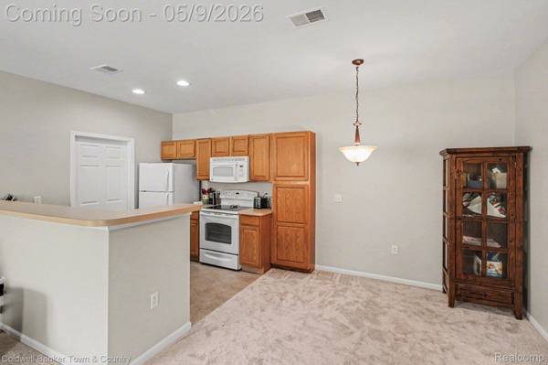 594 Olde English CIR, Howell Township, MI 48855