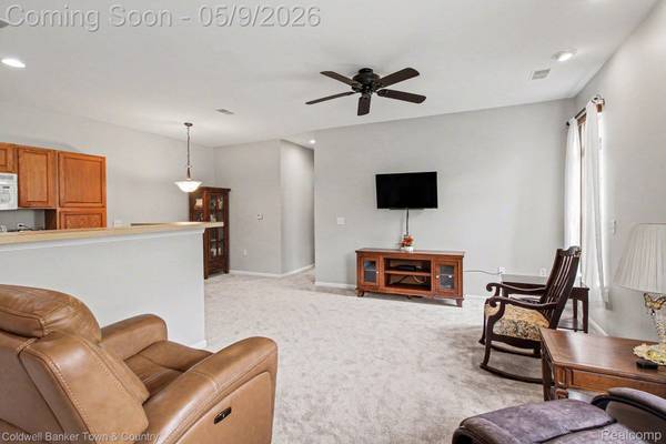 594 Olde English CIR, Howell Township, MI 48855