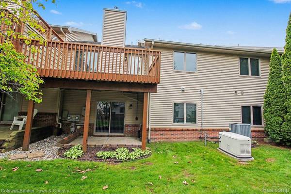 2246 Willow Tree DR, Brighton, MI 48116
