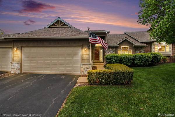 2246 Willow Tree DR, Brighton, MI 48116