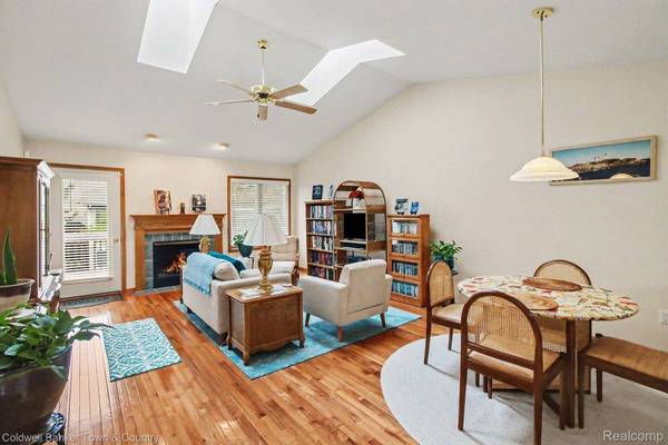 2246 Willow Tree DR, Brighton, MI 48116