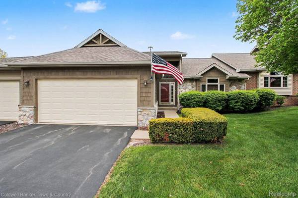 2246 Willow Tree DR, Brighton, MI 48116