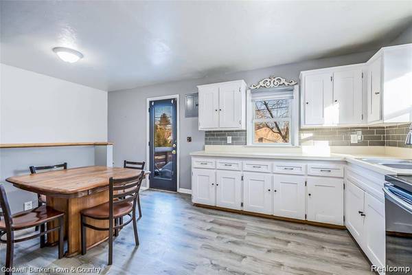 4383 Green Lake RD, West Bloomfield Charter Township, MI 48323