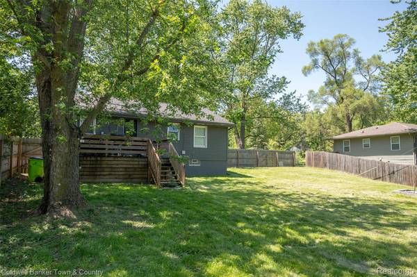 4383 Green Lake RD, West Bloomfield Charter Township, MI 48323