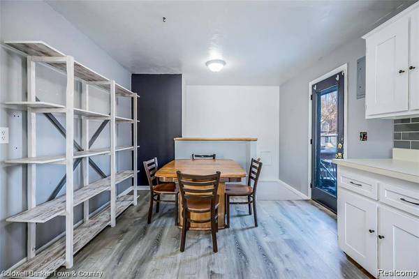 4383 Green Lake RD, West Bloomfield Charter Township, MI 48323