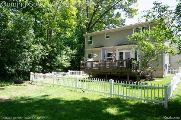 9120 Lakewood DR, Northfield Township, MI 48189