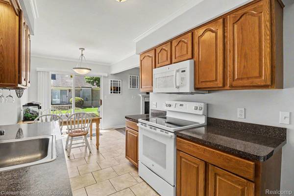 47083 Auburn CT, Shelby Charter Township, MI 48317