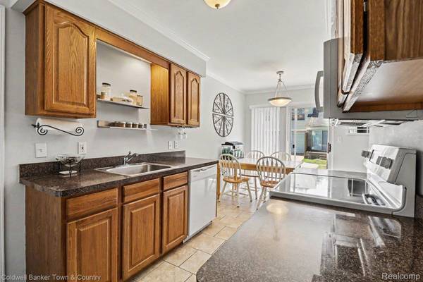 47083 Auburn CT, Shelby Charter Township, MI 48317