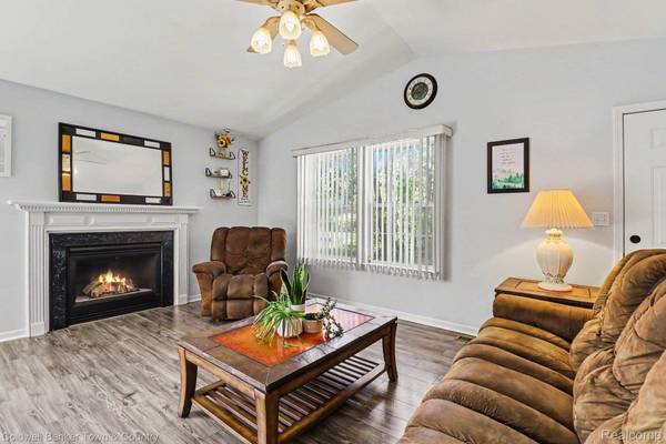 47083 Auburn CT, Shelby Charter Township, MI 48317