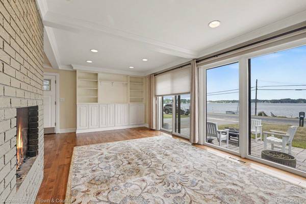 160 E Shore DR, Northfield Township, MI 48189