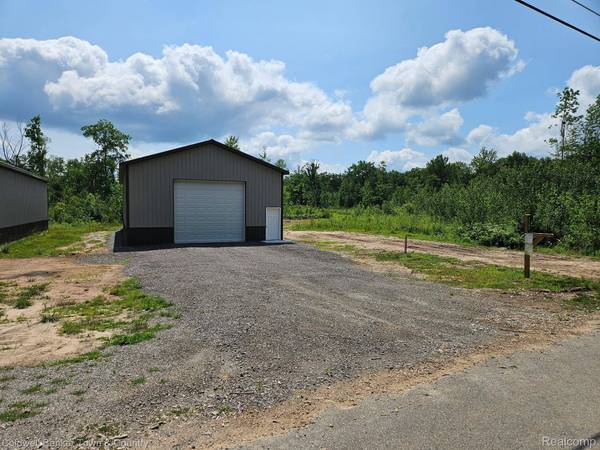 7795 Lakeside DR, Plainfield Township, MI 48739