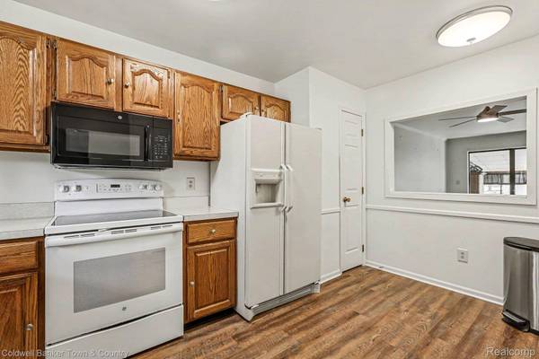 12460 Cambridge BLVD, Green Oak Township, MI 48178