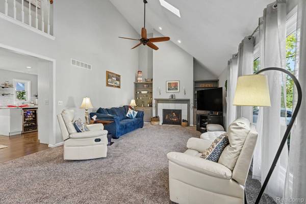 10802 Charring Cross CIR, Green Oak Township, MI 48189