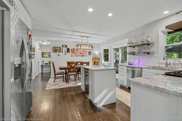 10802 Charring Cross CIR, Green Oak Township, MI 48189