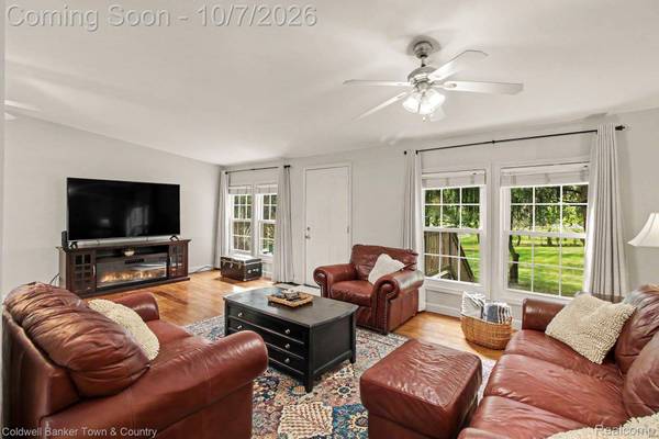 7575 Chilson RD, Hamburg Township, MI 48169