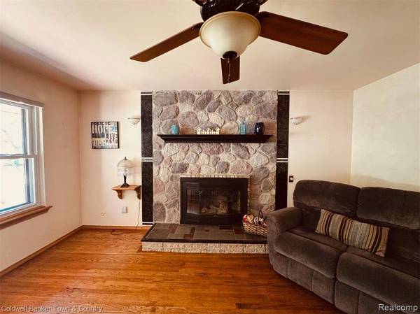 17714 Devonshire Street, Riverview, MI 48193