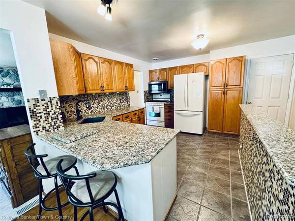 17714 Devonshire Street, Riverview, MI 48193