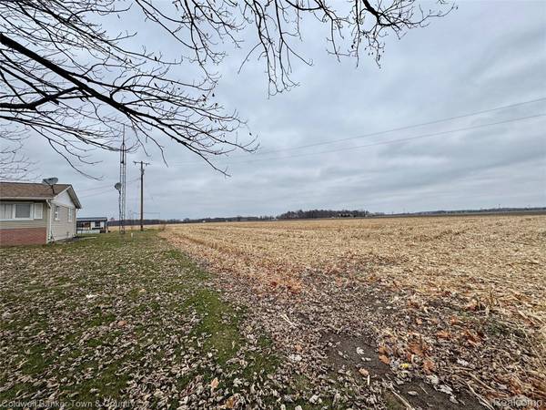 4402 Watson RD, Carleton, MI 48117