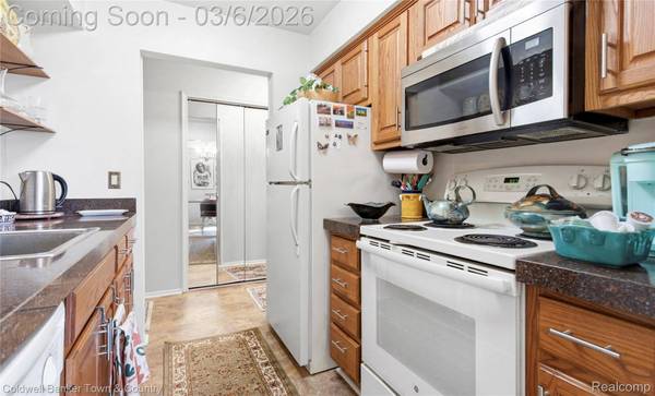 1744 Harrison AVE #C-5, Trenton, MI 48183