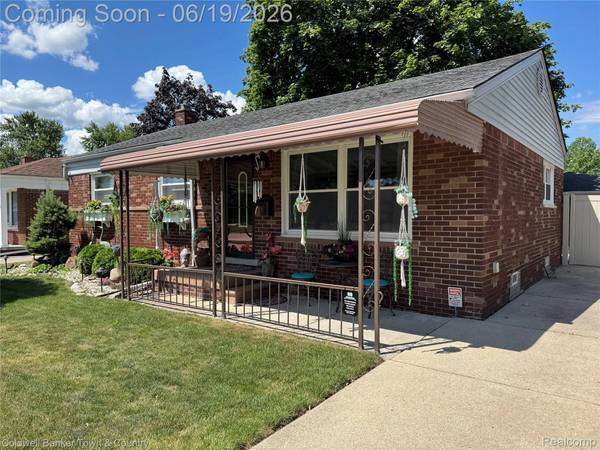 2470 Pinetree DR, Trenton, MI 48183