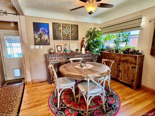 2470 Pinetree DR, Trenton, MI 48183