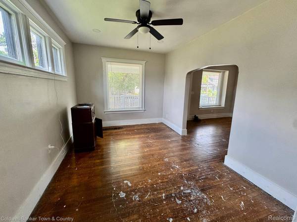 3785 Burns ST, Detroit, MI 48214