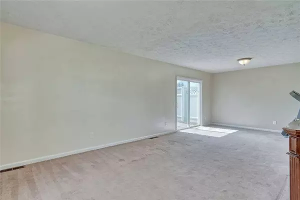 35 Dessie Hts, West Henrietta, NY 14586