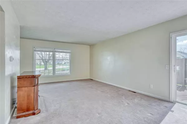 35 Dessie Hts, West Henrietta, NY 14586