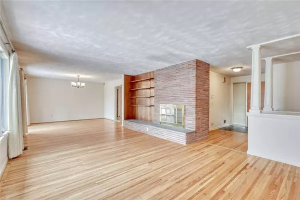 83 Panorama TRL, Rochester, NY 14625