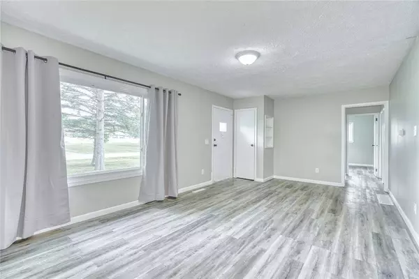 77 Greenbrier LN, Rochester, NY 14623