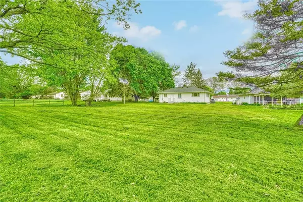 77 Greenbrier LN, Rochester, NY 14623