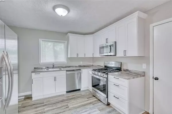 77 Greenbrier LN, Rochester, NY 14623