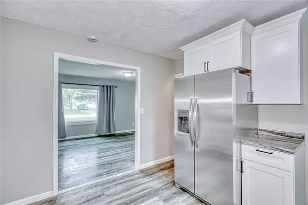 77 Greenbrier LN, Rochester, NY 14623