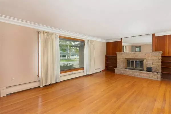 152 Lake AVE, Lancaster, NY 14086