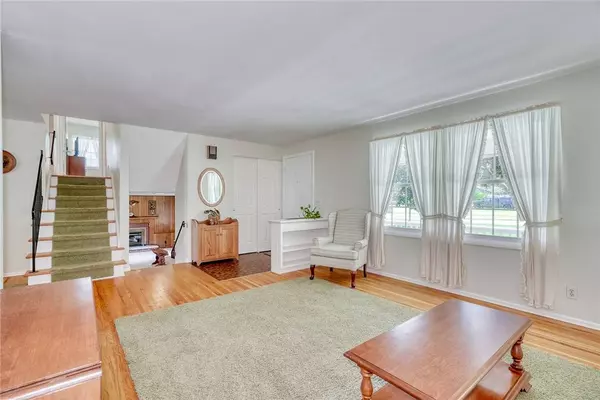 53 Eileen DR, Rochester, NY 14616