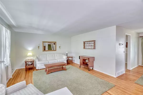 53 Eileen DR, Rochester, NY 14616