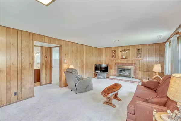 53 Eileen DR, Rochester, NY 14616